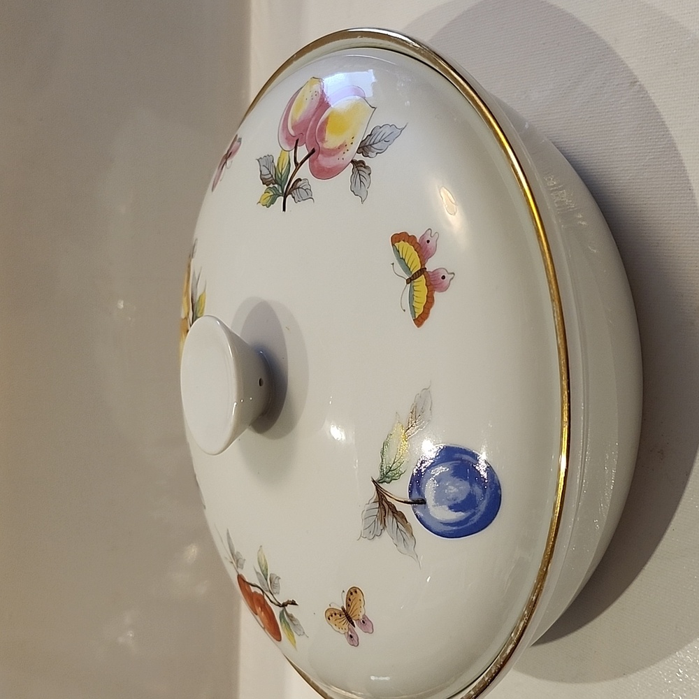 Royal Worchester White & Gold Serving Bowl With Andrea Sadek Lid